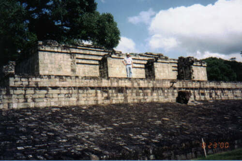 Jim on Ball Game Slope Mayan Ruins Copan HN.JPG (31358 bytes)